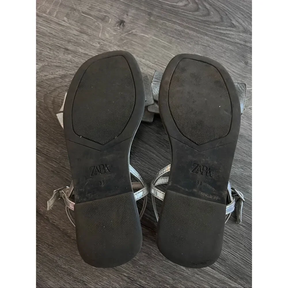 Zara silver metallic Girl sandals size 33 /1.5 US